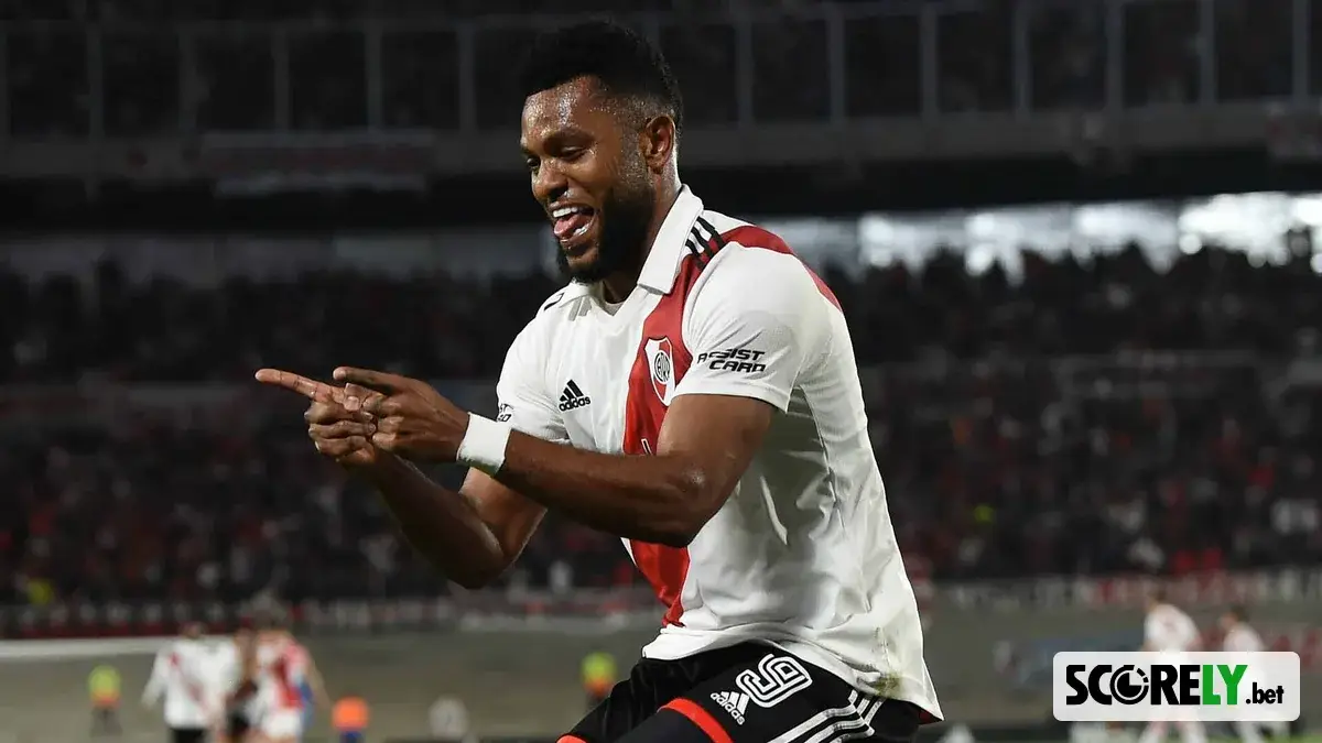 Miguel Borja celebrando un gol con la camiseta de River Plate (foto de archivo)