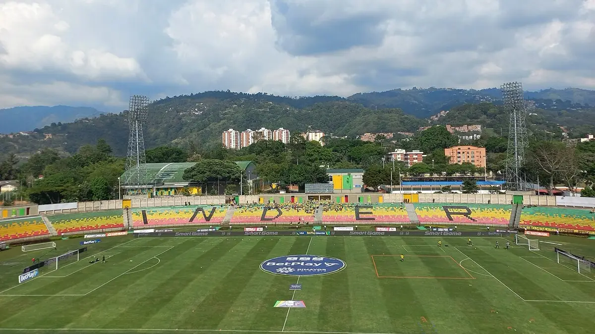 Bucaramanga le ganó 3-1 a Junior con diez hombres y deja al campeón al borde de la eliminación