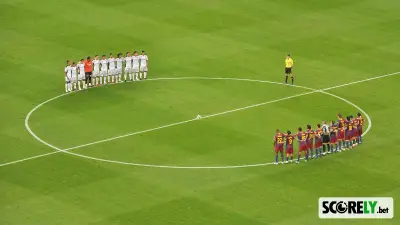 FC Barcelona players and opponents lined up around the center circle (file photo)