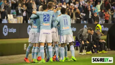 Jugadores del Celta de Vigo celebrando un gol en el campo (foto de archivo)