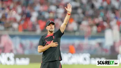Jürgen Klopp saludando a la afición en un partido del Liverpool (file photo)