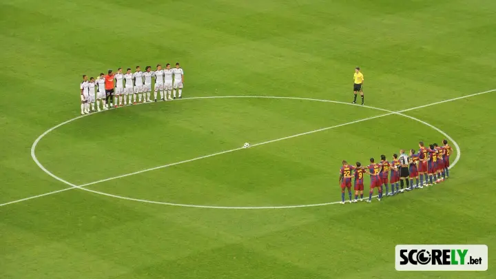 FC Barcelona players and opponents lined up around the center circle (file photo)