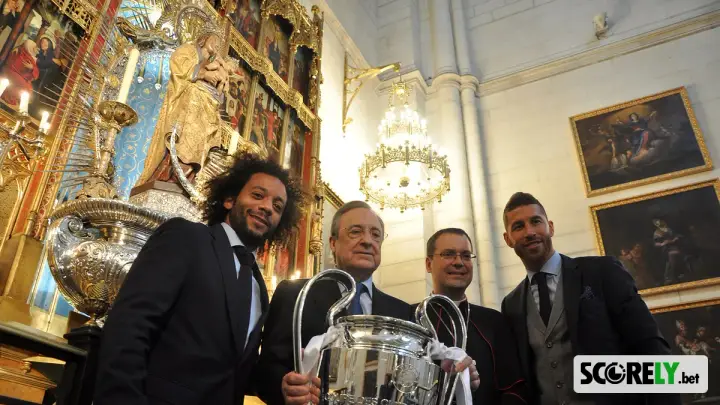 Marcelo, Florentino Pérez y Sergio Ramos con la Champions League en iglesia (file photo)