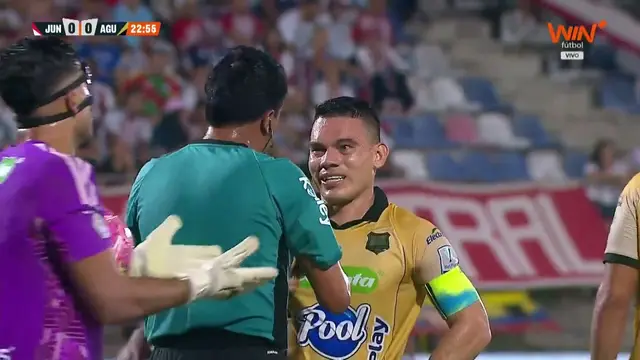 SE SALVÓ JUNIOR. Águilas Doradas encontraba el gol, pero la anotación fue anulada por fuera de lugar
