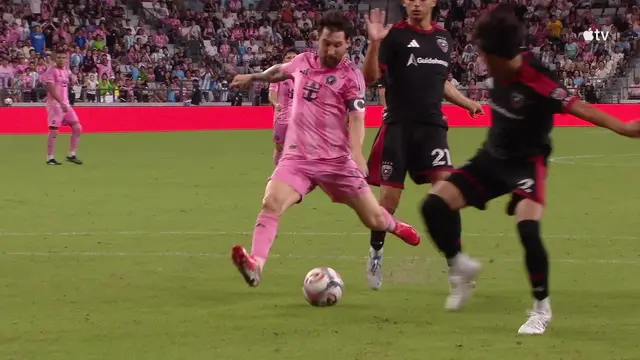 Messi DANCES Past Three Defenders To Score SECOND Goal of the Night!