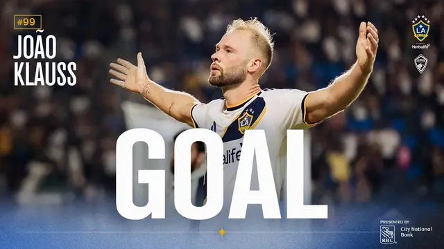 GOAL: João Klauss capitalizes on the keeper's mistake to equalize