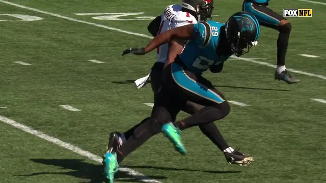 Kenneth Gainwell stiff arms defender for big gain